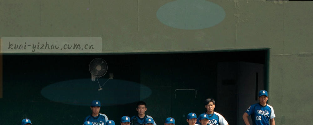 抽象的纸面折痕与光影流动，代表内容更新